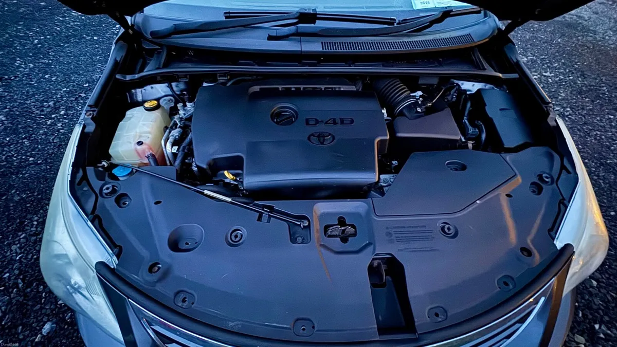 Toyota Avensis 2011 Mint Condition - Image 3