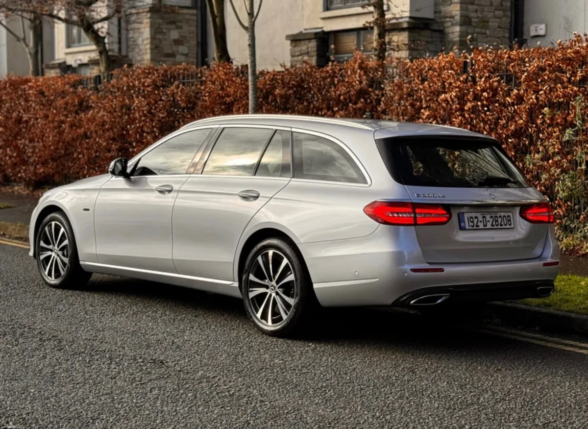 192 Mercedes-Benz E-Class Premium - Image 3