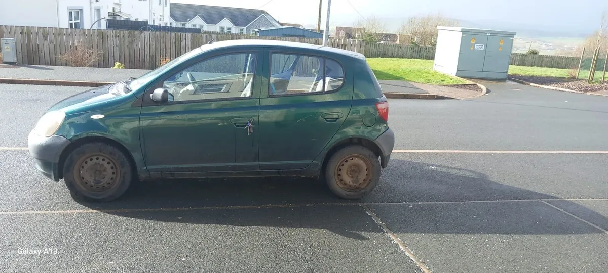 Toyota Yaris 2000 - Image 1