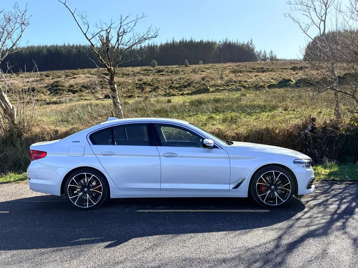 BMW 5-Series 2017 - Image 2