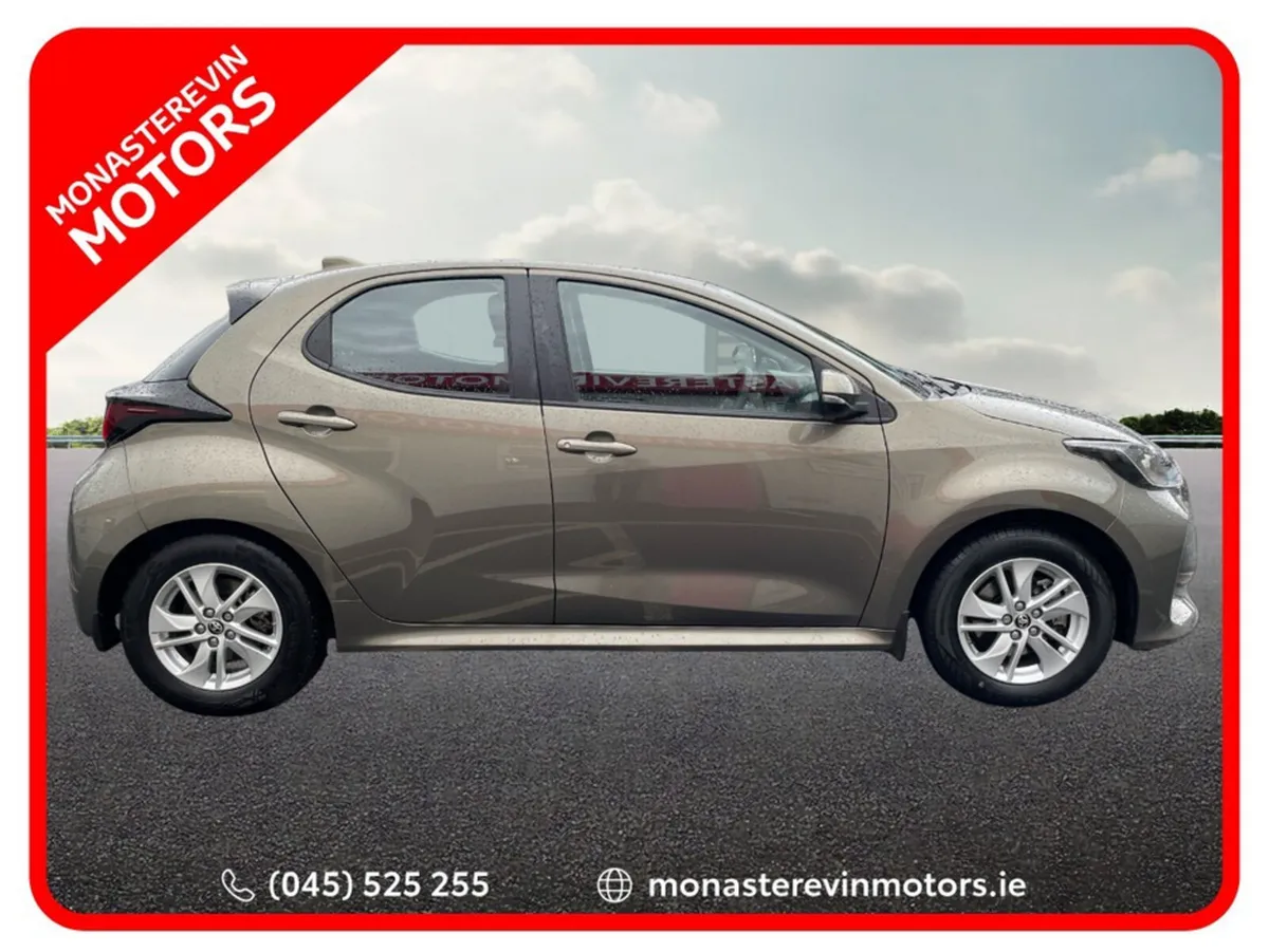 Toyota Yaris HYBRID 115 LUNA - Image 4