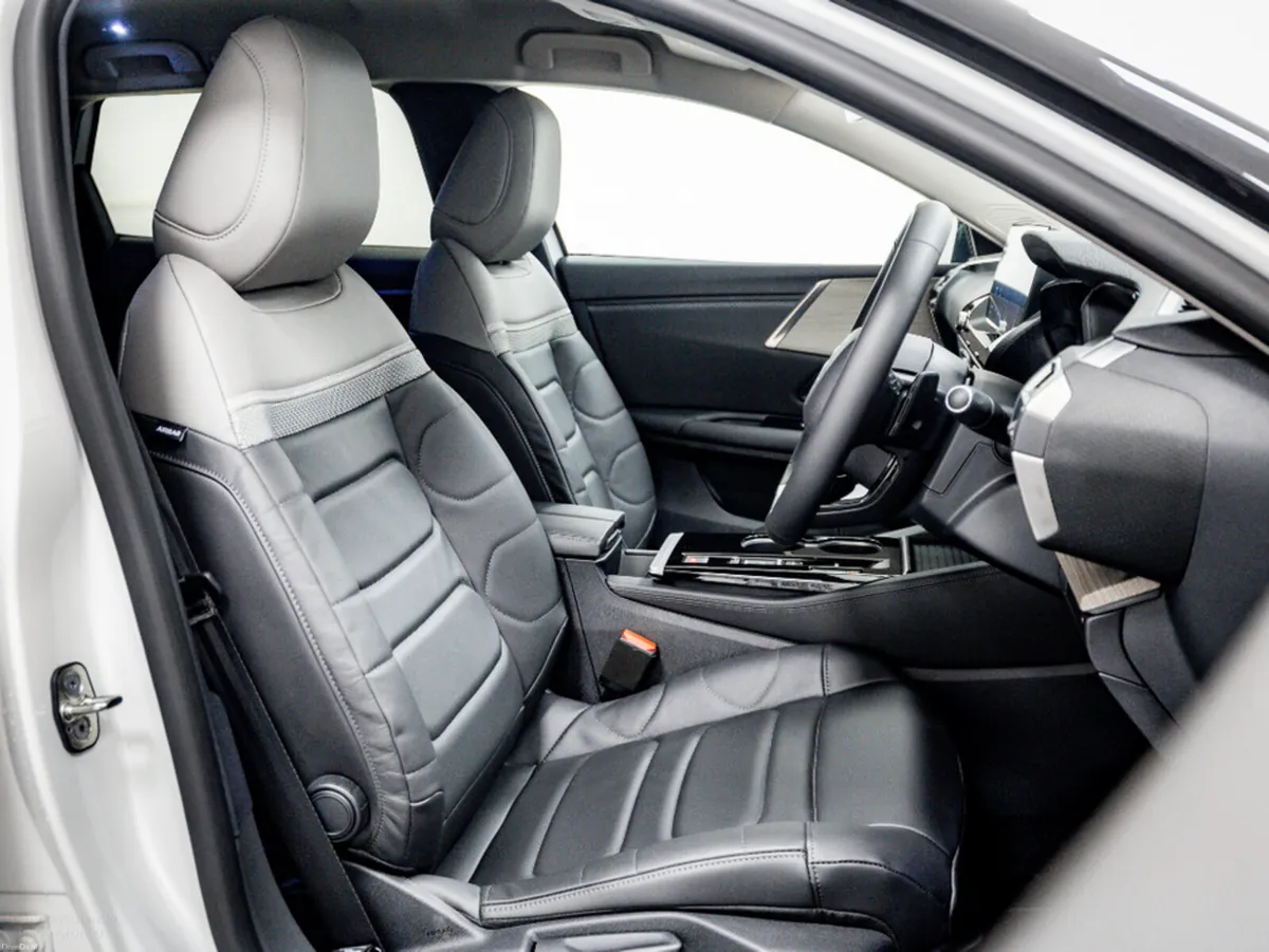 Citroen C5 X PLUS 1.2 Petrol Hybrid Auto 145HP - Image 3