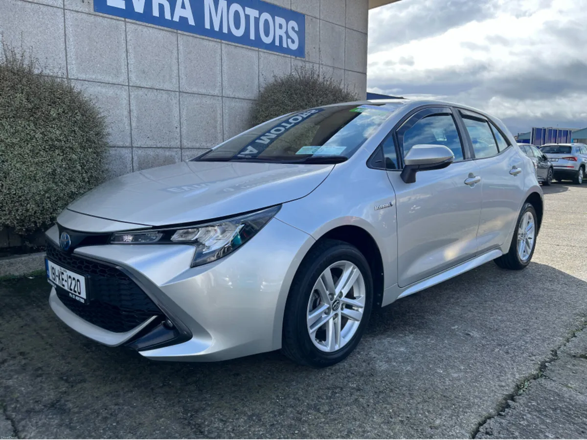 Toyota Corolla LUNA HYBRID AUTOMATIC 1.8 PETROL // - Image 6