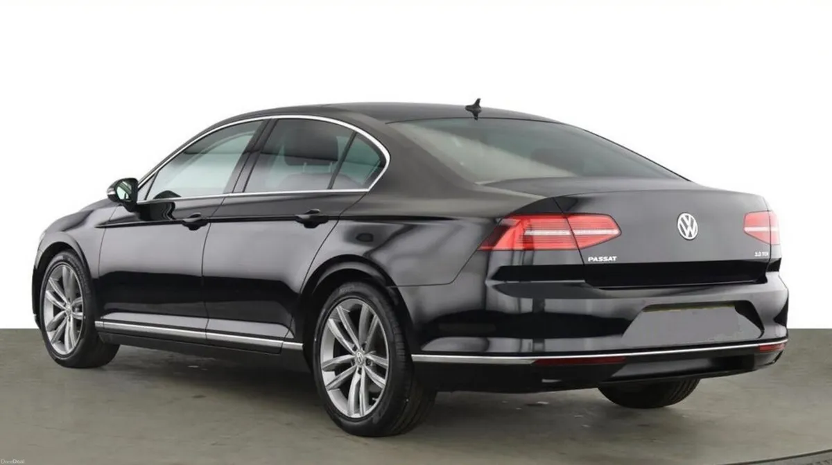 181 Volkswagen Passat High Line - Image 2
