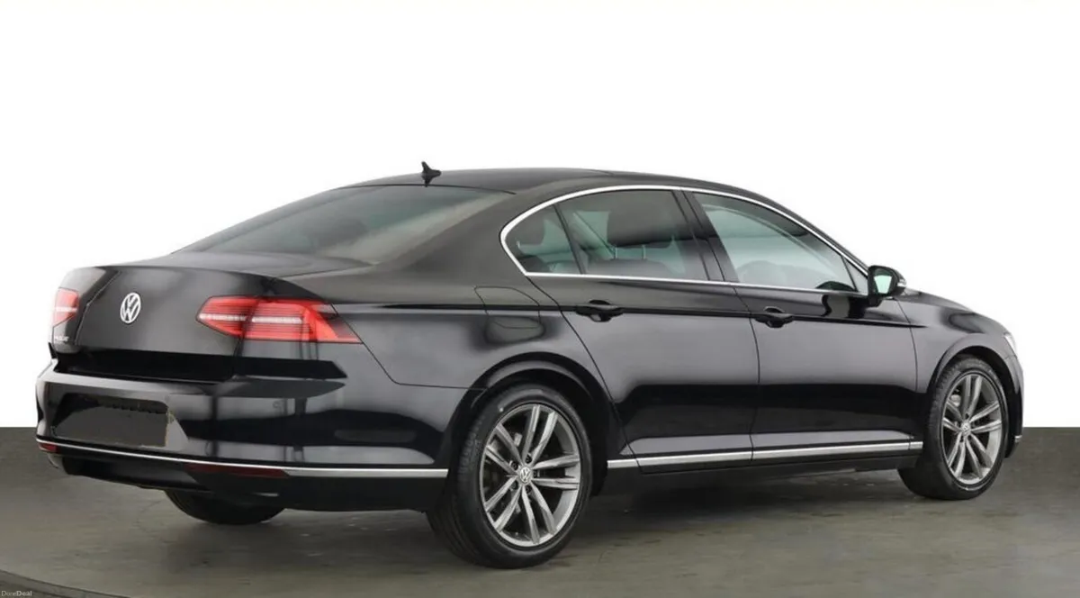 181 Volkswagen Passat High Line - Image 3
