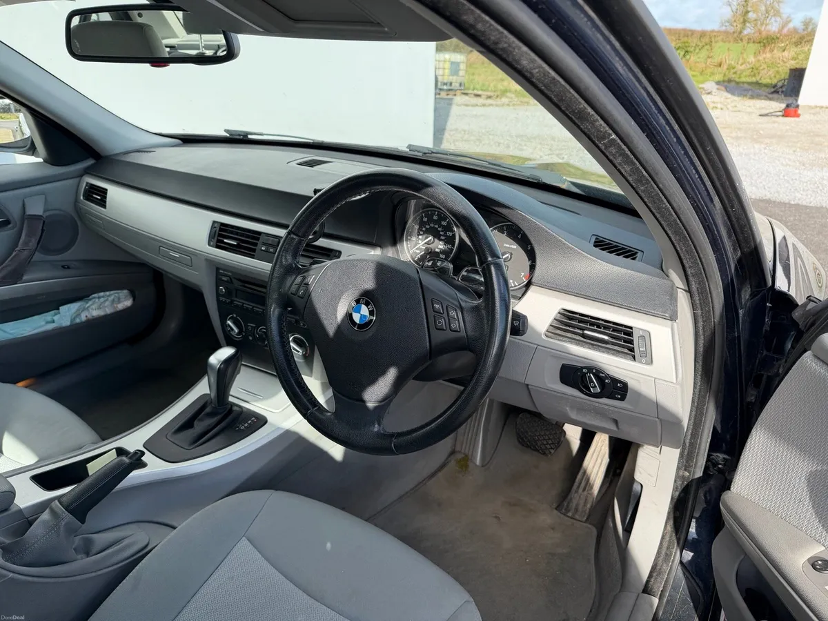 2009 BMW 318i, Automatic, PETROL - Image 4