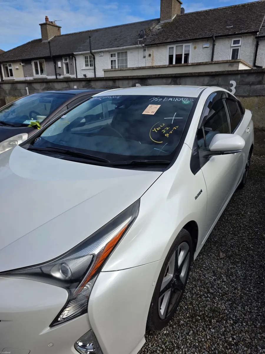 Toyota Prius S Touring 2017 - Image 2