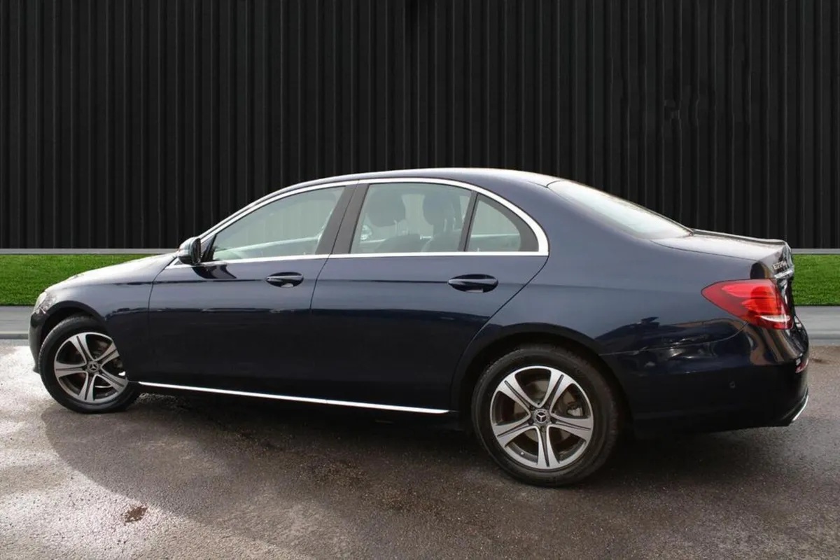 191 Mercedes E220 Premium - Image 3