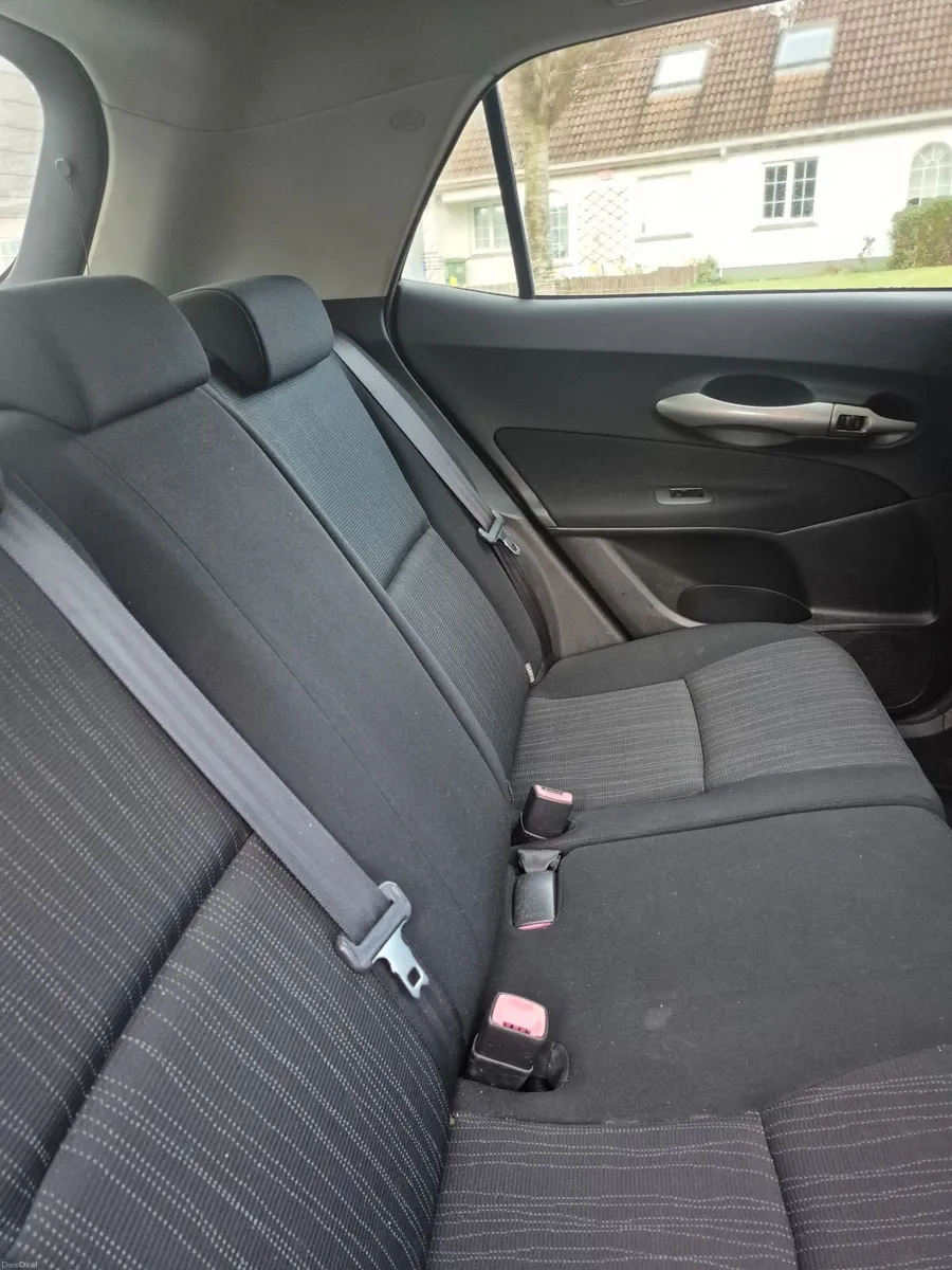 Toyota Auris 2008 - Image 2