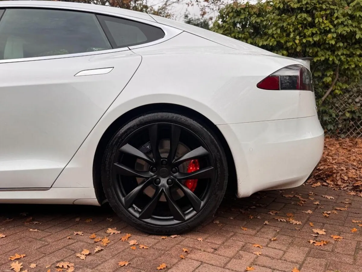 Tesla Model s - Image 2