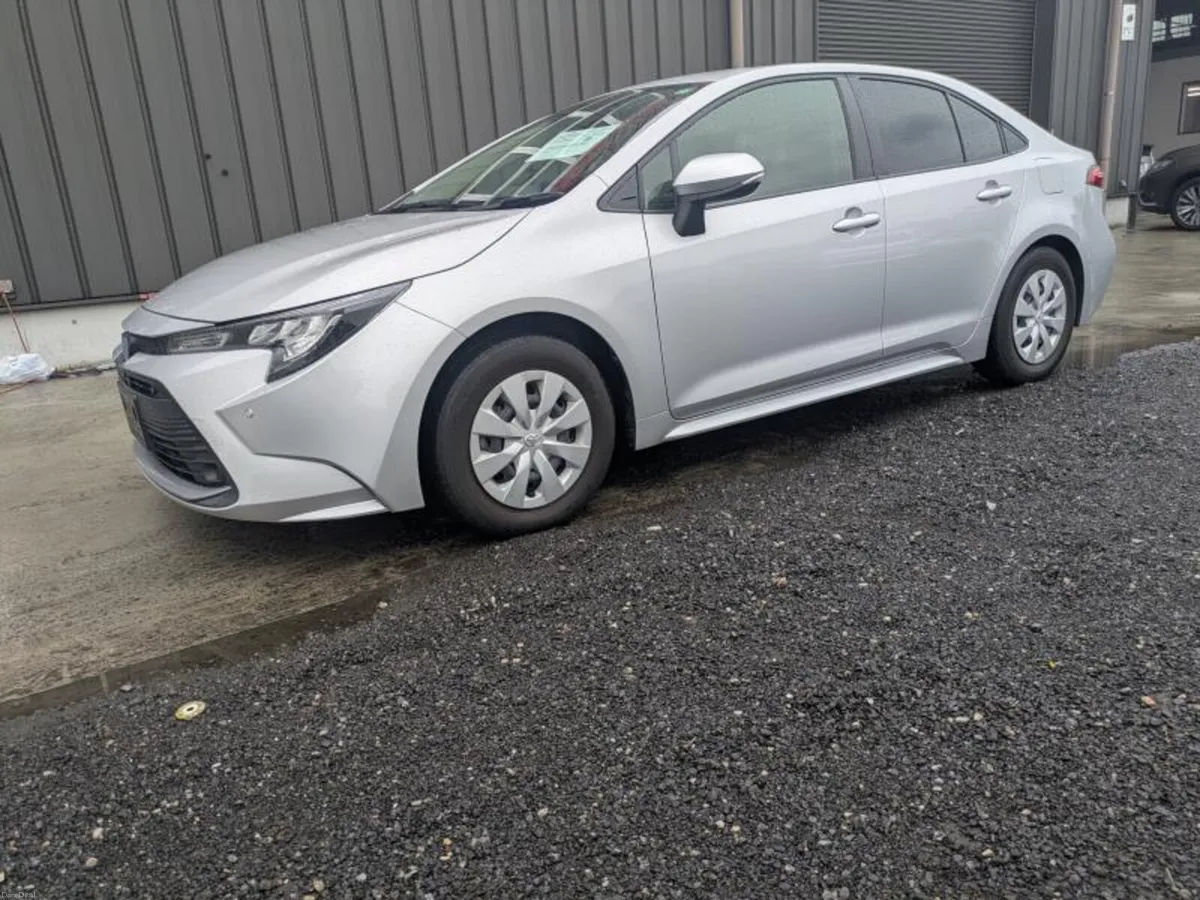 2023 Toyota Corolla Hybird Automatic 1 owner car - Image 2