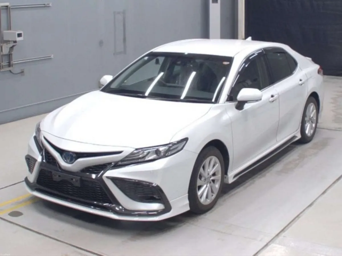 2021 Toyota Camry hybird automatic 1 owner - Image 2