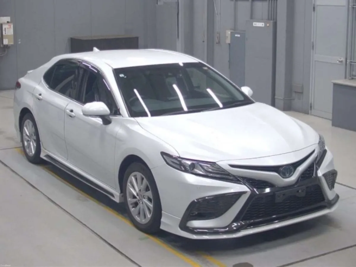 2021 Toyota Camry hybird automatic 1 owner - Image 1