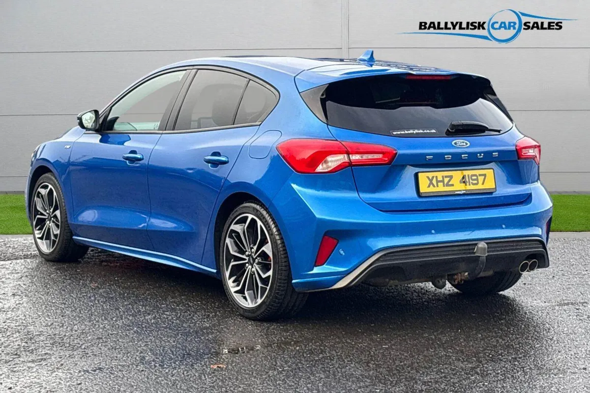 Ford Focus 1.5T EcoBoost 182PS ST-Line X in Desert - Image 2