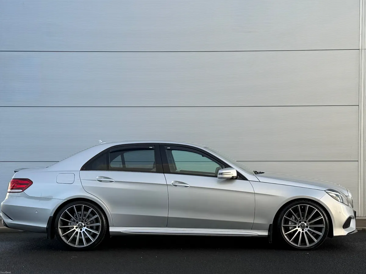 Mercedes-Benz E220d AMG NightEdition - Image 4