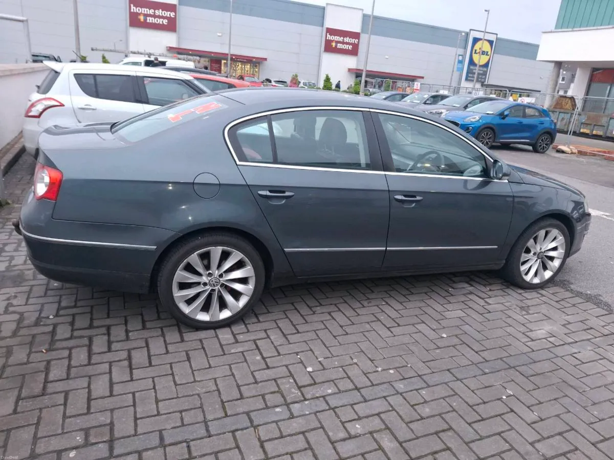 Volkswagen Passat 2010 - Automatic - Image 3