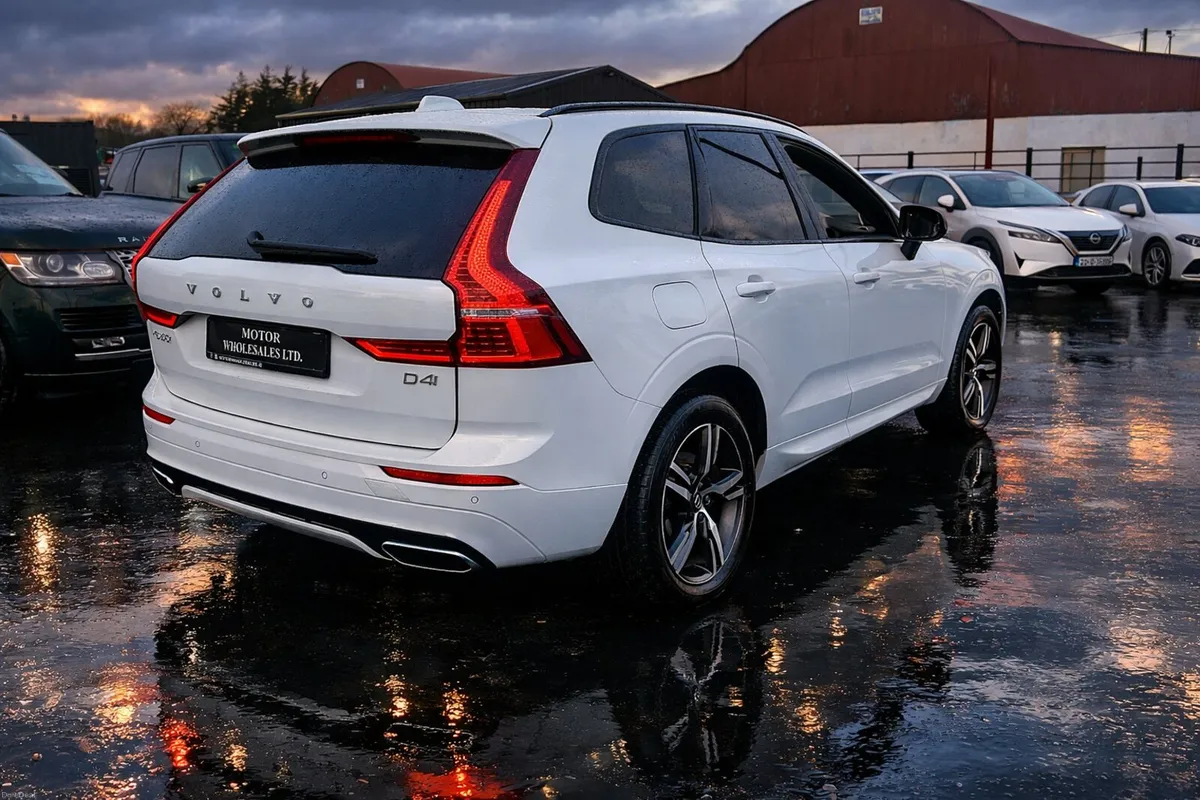 201 Volvo XC60 D4 R DESIGN DARK PACK - Image 2