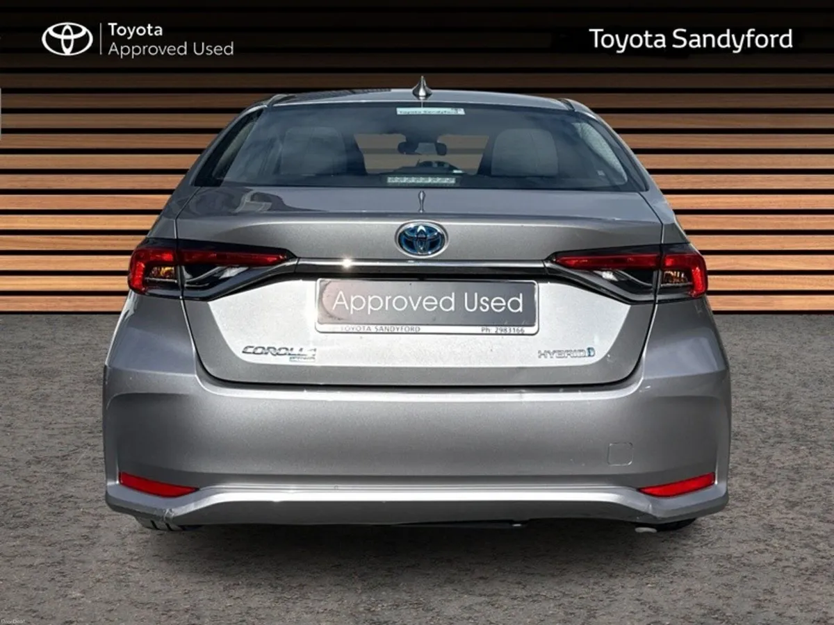Toyota Corolla HYBRID LUNA AUTO SALOON // TOYOTA S - Image 4