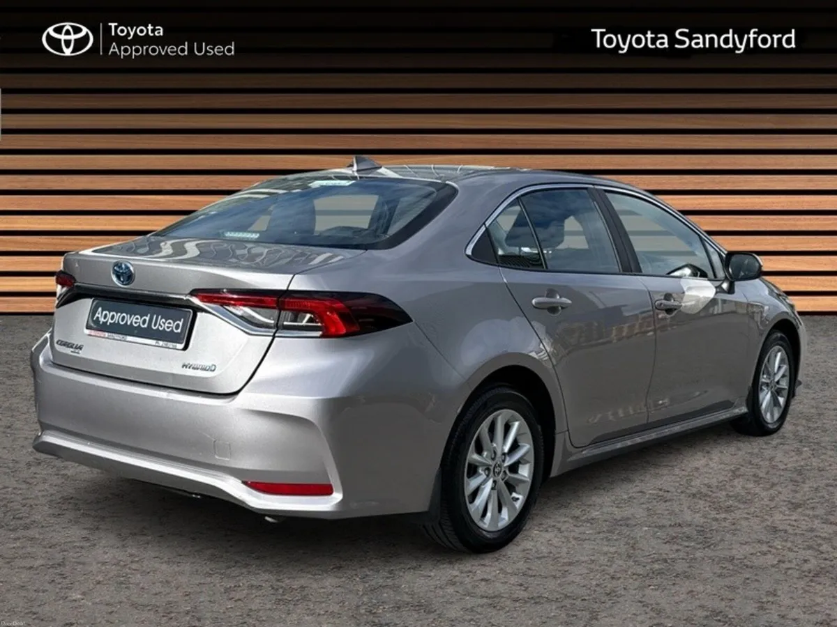 Toyota Corolla HYBRID LUNA AUTO SALOON // TOYOTA S - Image 2