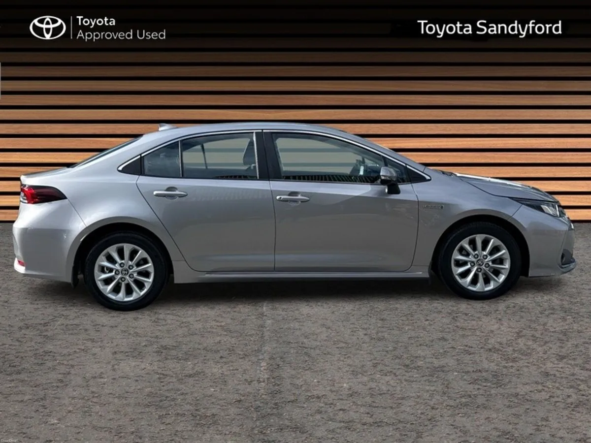 Toyota Corolla HYBRID LUNA AUTO SALOON // TOYOTA S - Image 3