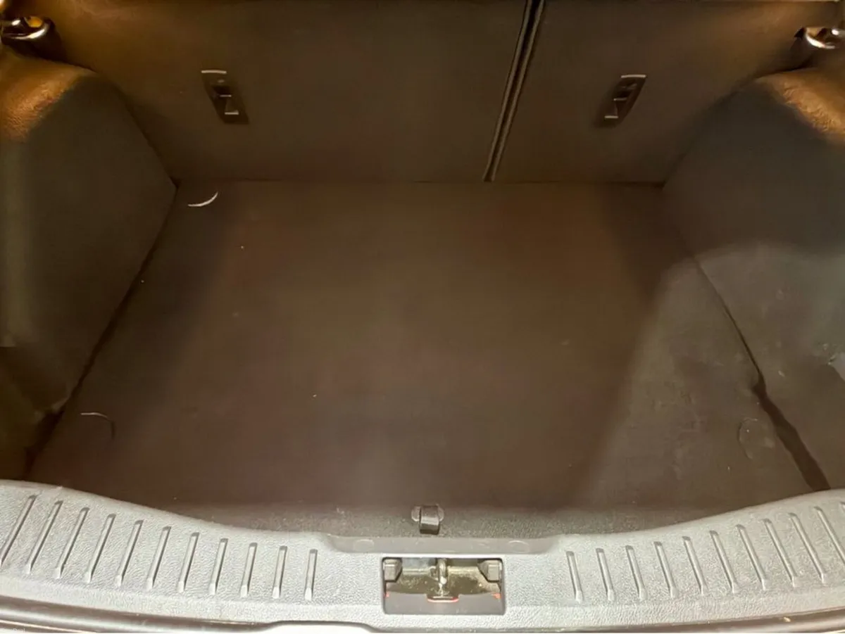 Ford Focus ZETEC 5DR 1.5 TD 95PS 6SPEED 4DR - Image 4