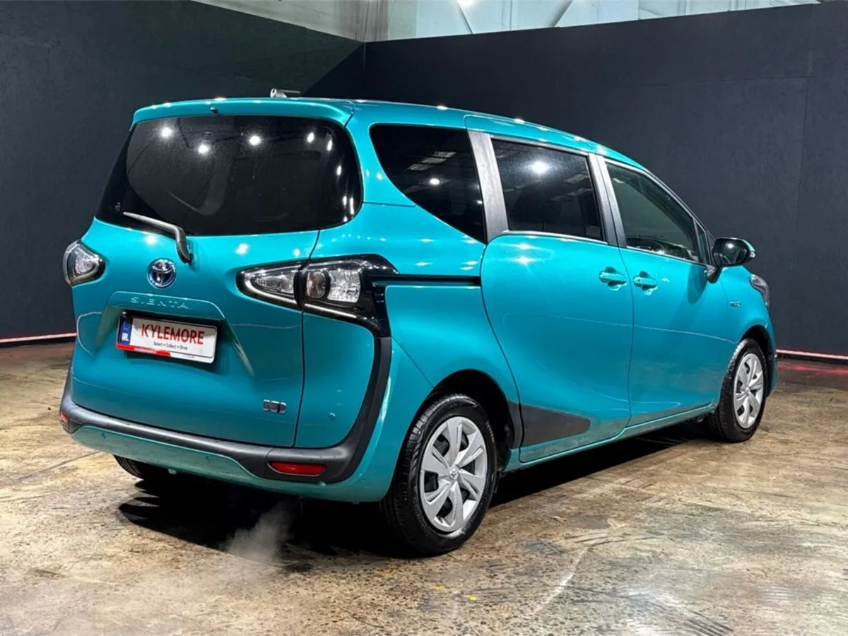 Toyota Sienta 7 SEATER - 1.5L HYBRID - REAR CAMERA - Image 4