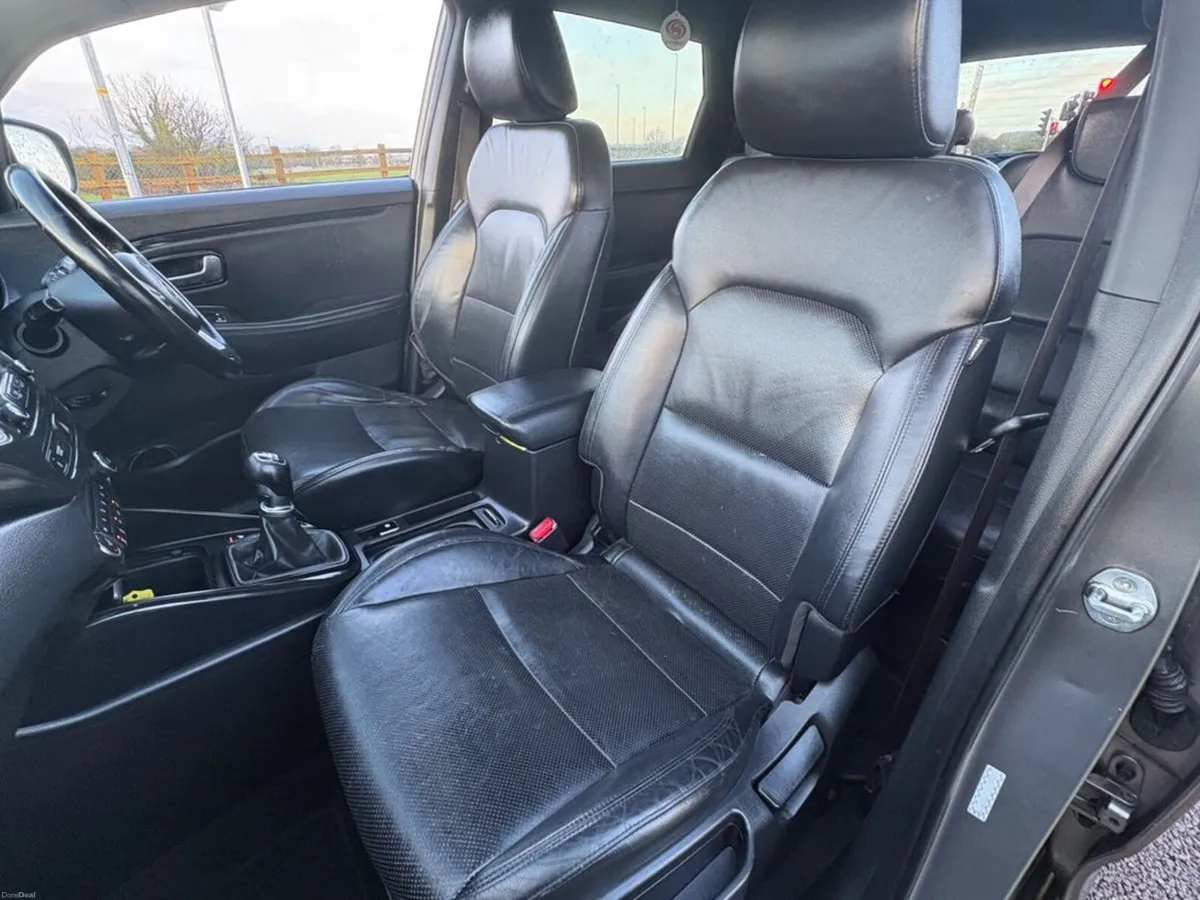 Kia Carens 7 seater USB Connection, Bluetooth, Cen - Image 3