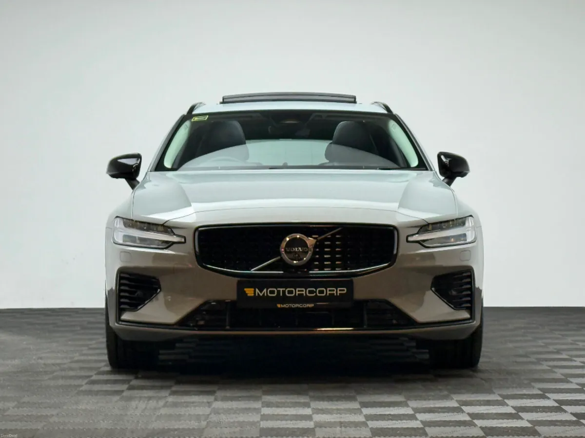 Volvo V60 T8 ULTRA AWD *PAN ROOF* - Image 2