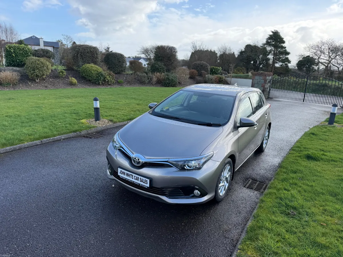 Toyota Auris Luna 1.4 D4D - Image 1
