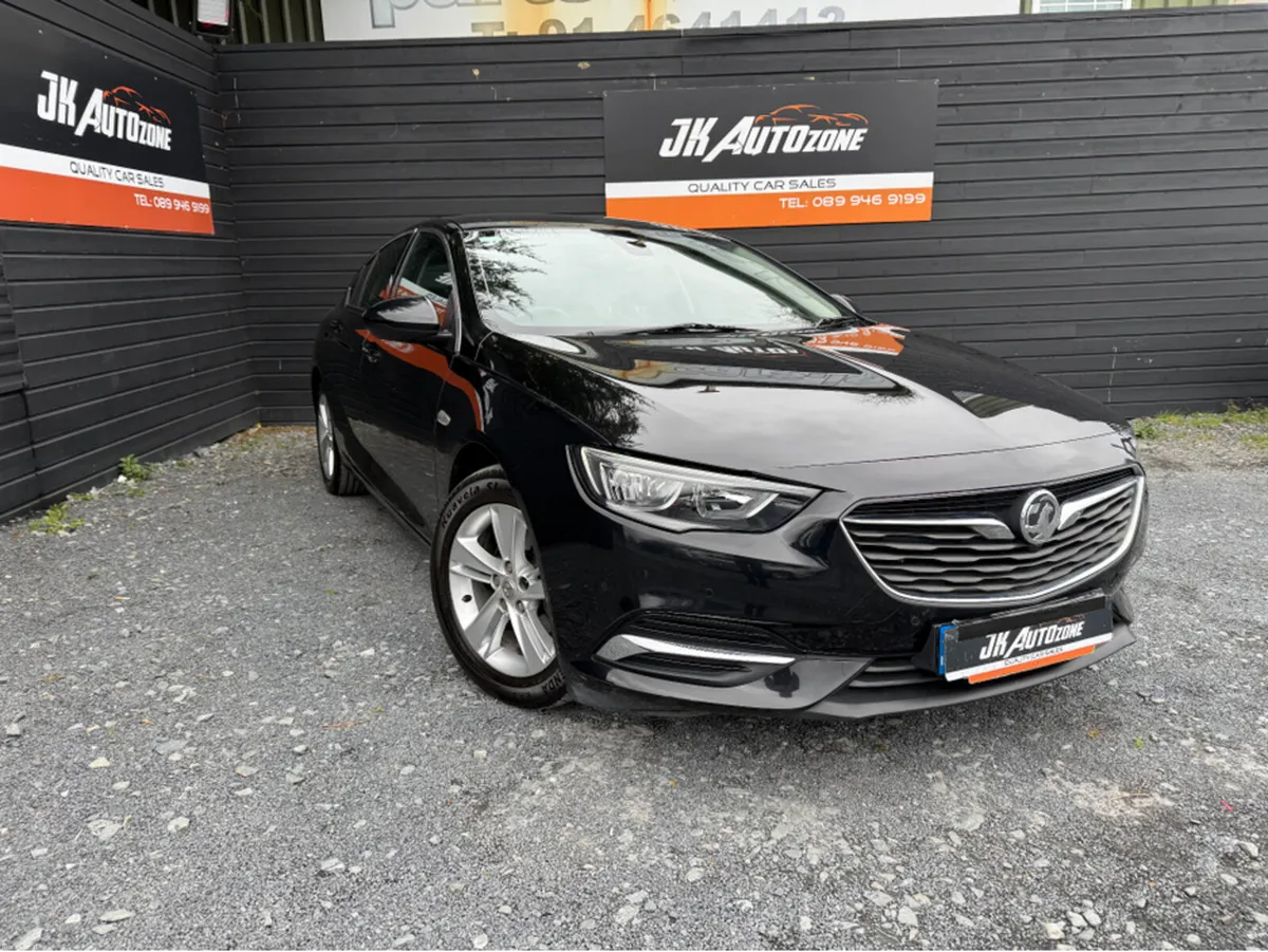 Opel Insignia 1.6 TD TECH LINE NAV 5DR - Image 1