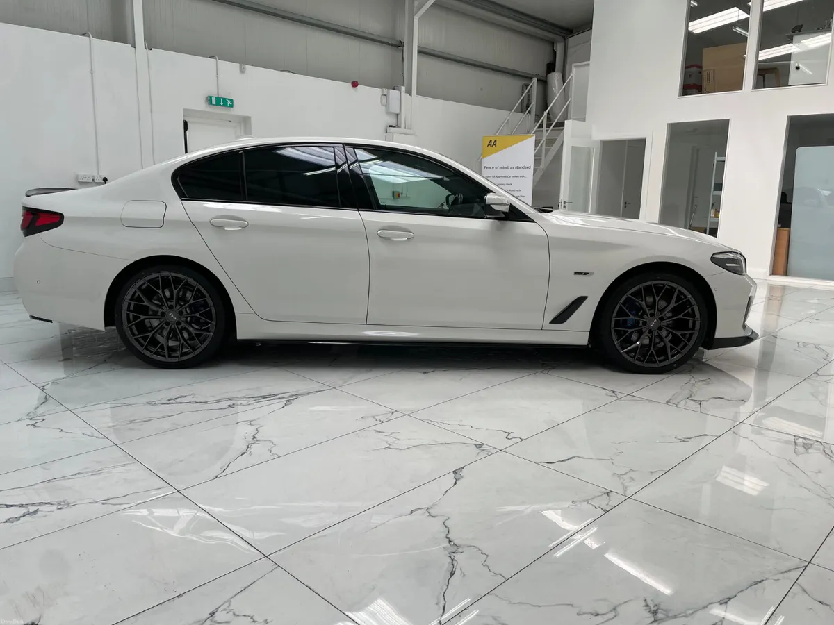 BMW 5-Series 2021 - Image 2