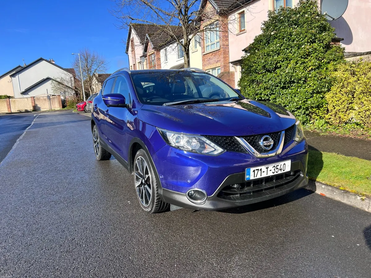 Nissan Qashqai 4x4 FSH + Full Spec - Image 2
