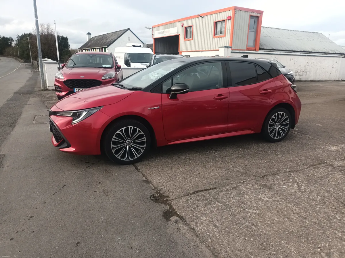 2019Toyota Corolla 1.8 Hybrid Luna Sport Hatchback - Image 2