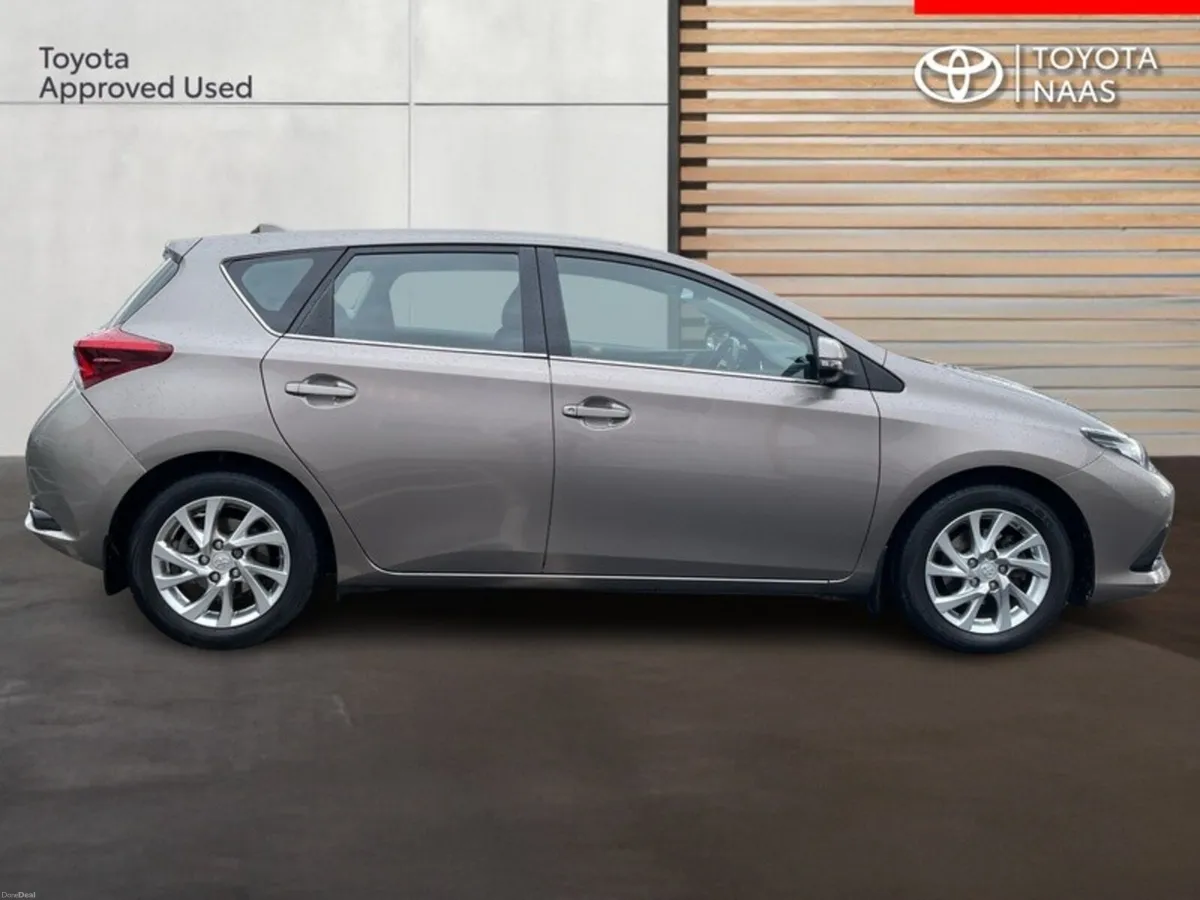 Toyota Auris 1.2T 5DR LUNA 4DR - Image 3