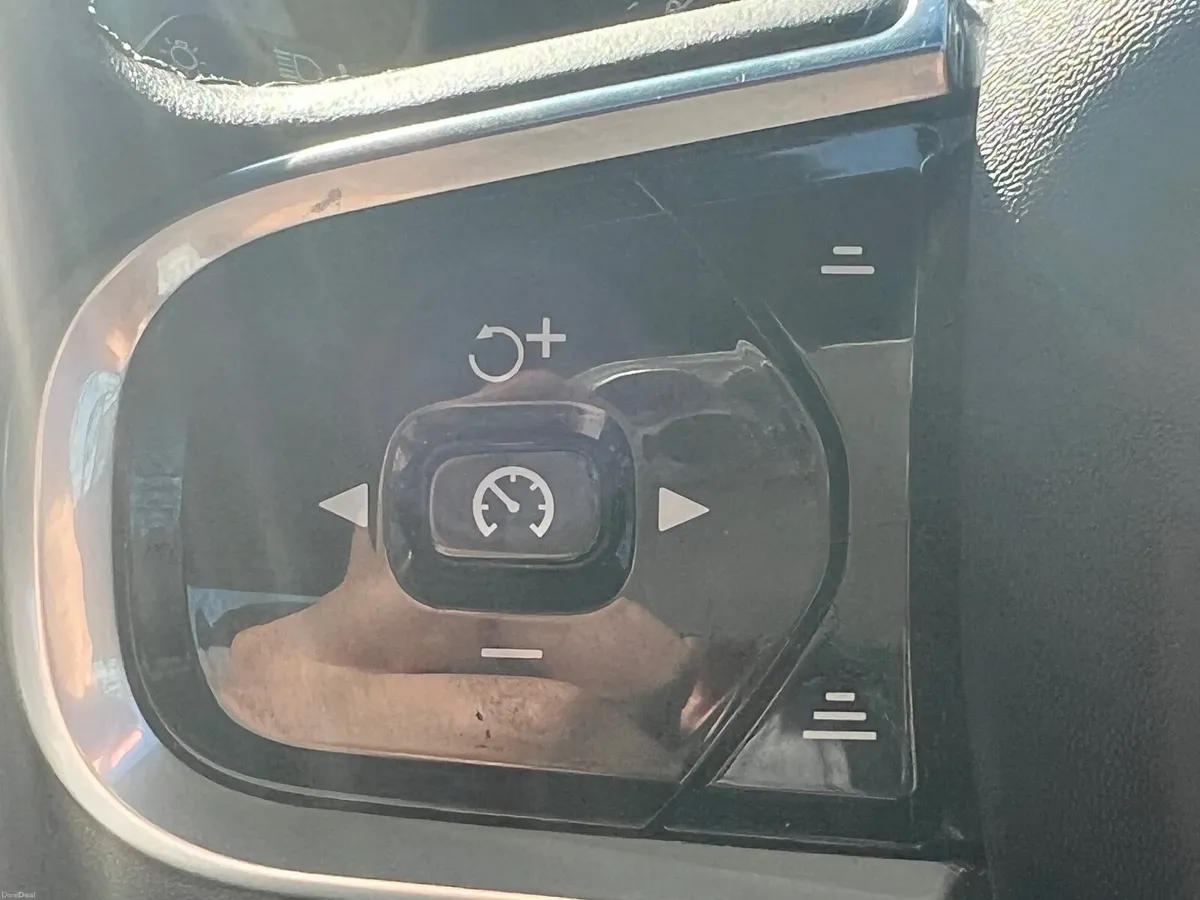 2020 Volvo S90 D4 Momentum – Luxury Diesel Saloon - Image 2