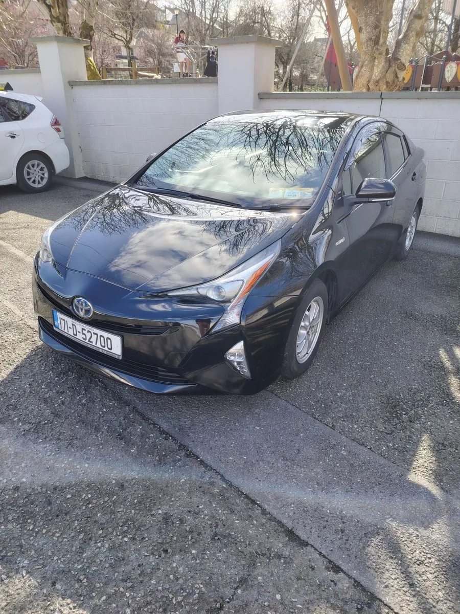 Toyota Prius 2017 - Image 2