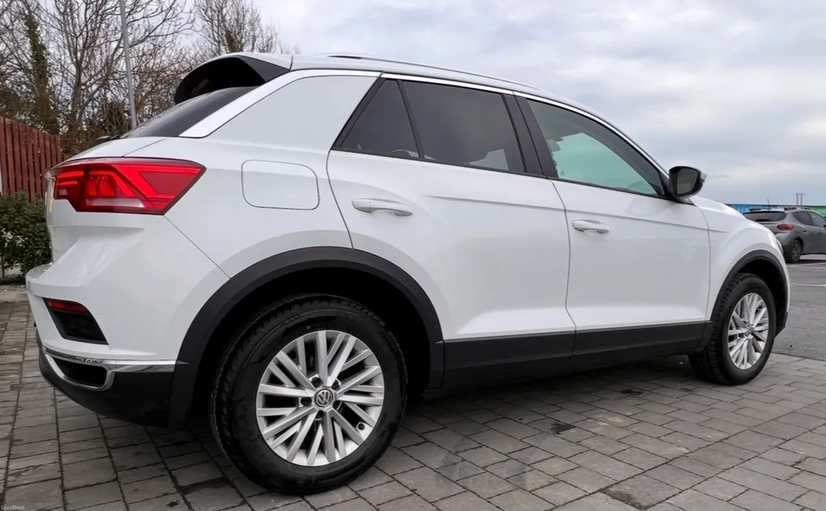VW T-ROC 1.5 Petrol 6 Speed Manual - Image 4