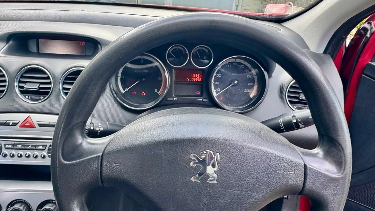 Peugeot 308 2008 - Image 1