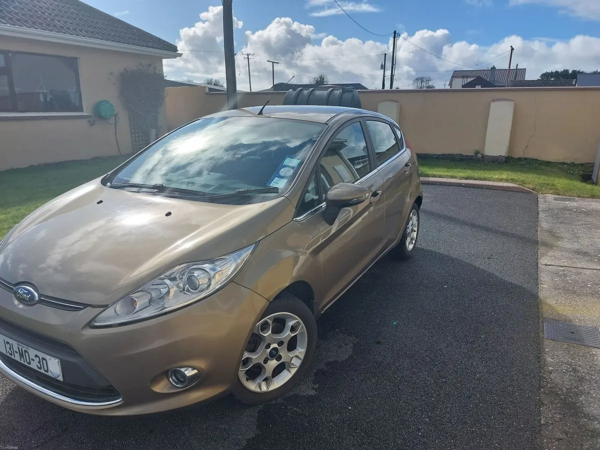 Ford Fiesta 2013 - Image 2