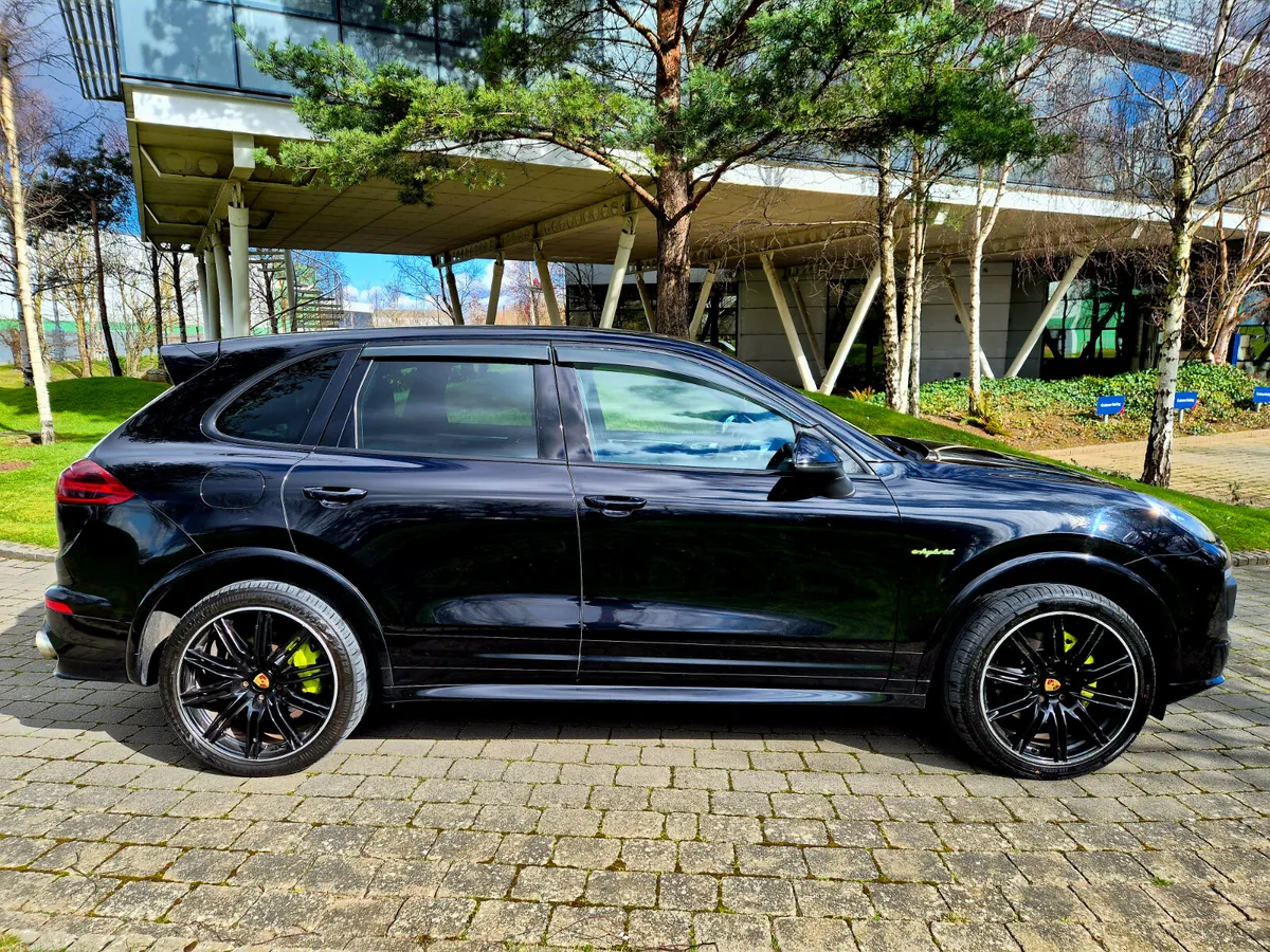 PORSCHE CAYENNE PLATINUM EDITION - Image 3