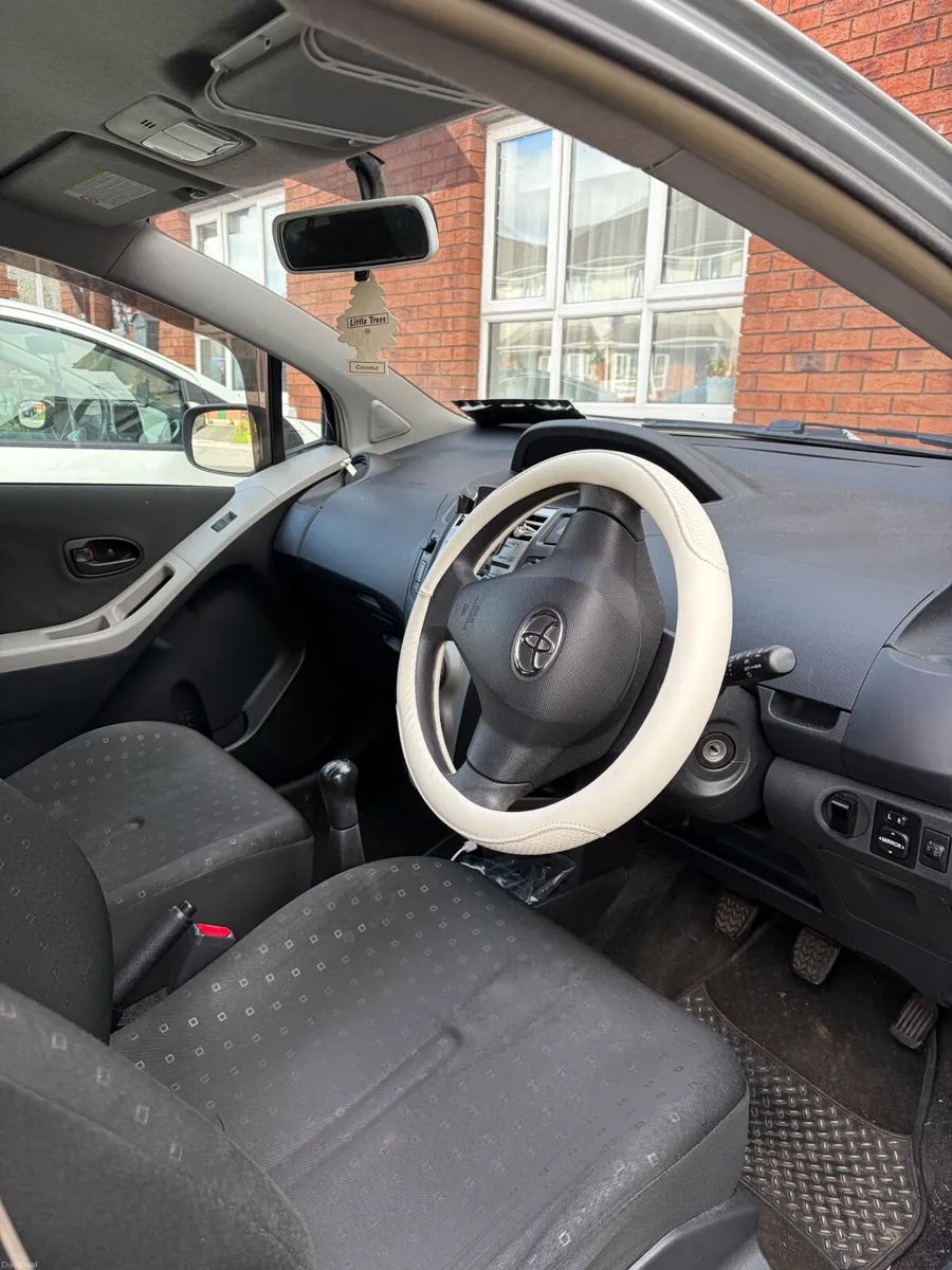 Toyota Yaris 2008 - Image 2
