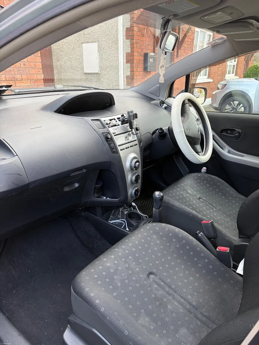 Toyota Yaris 2008 - Image 4
