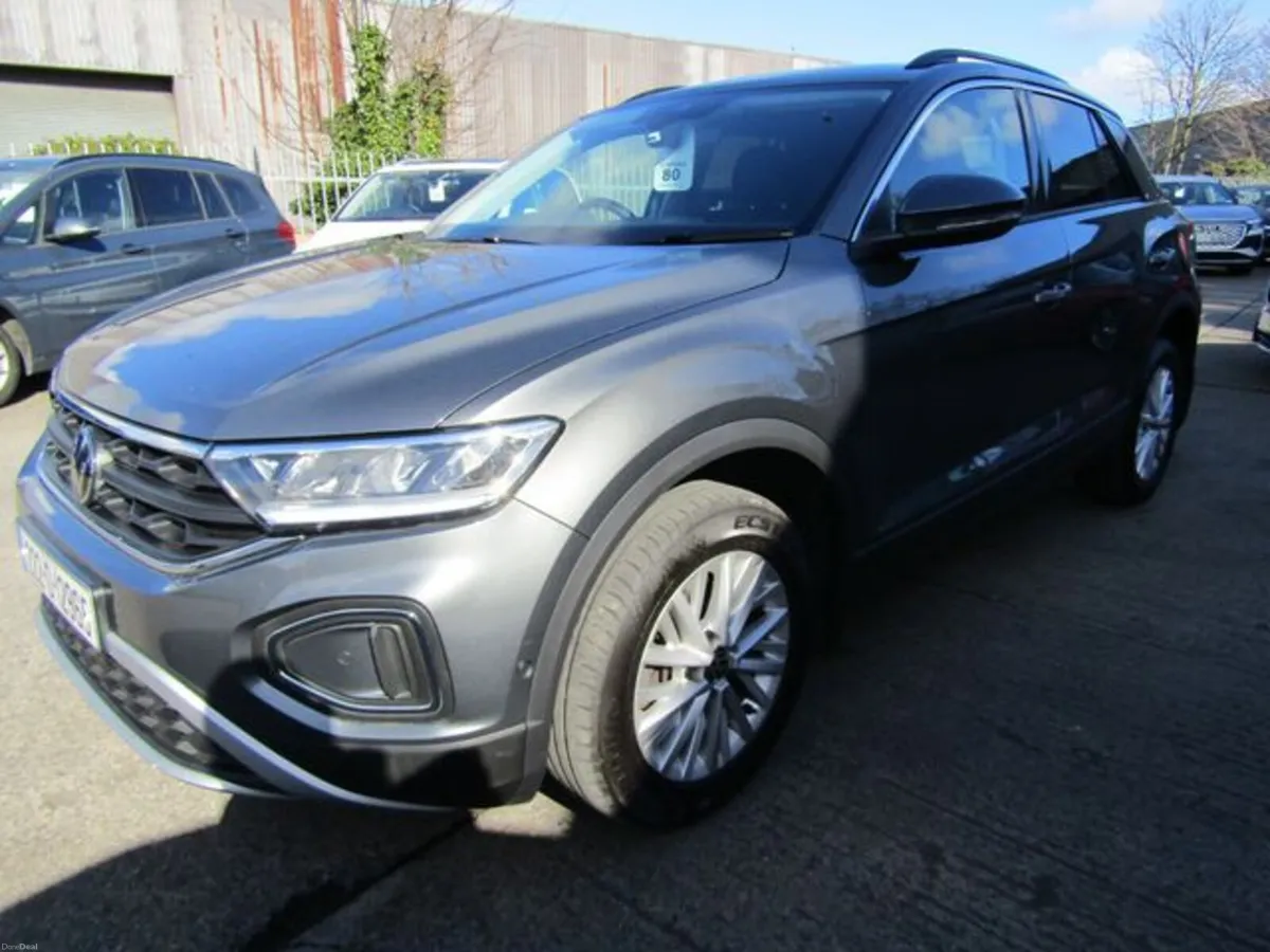 Volkswagen T-Roc Life 2.0 TDI M6F 116HP 5DR - Image 3