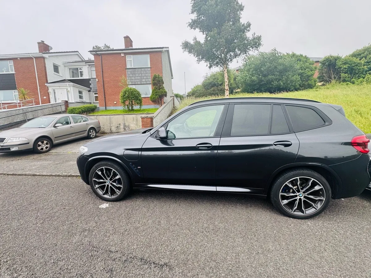 BMX X3 M30e 2021 grey plug in hybrid - Image 2