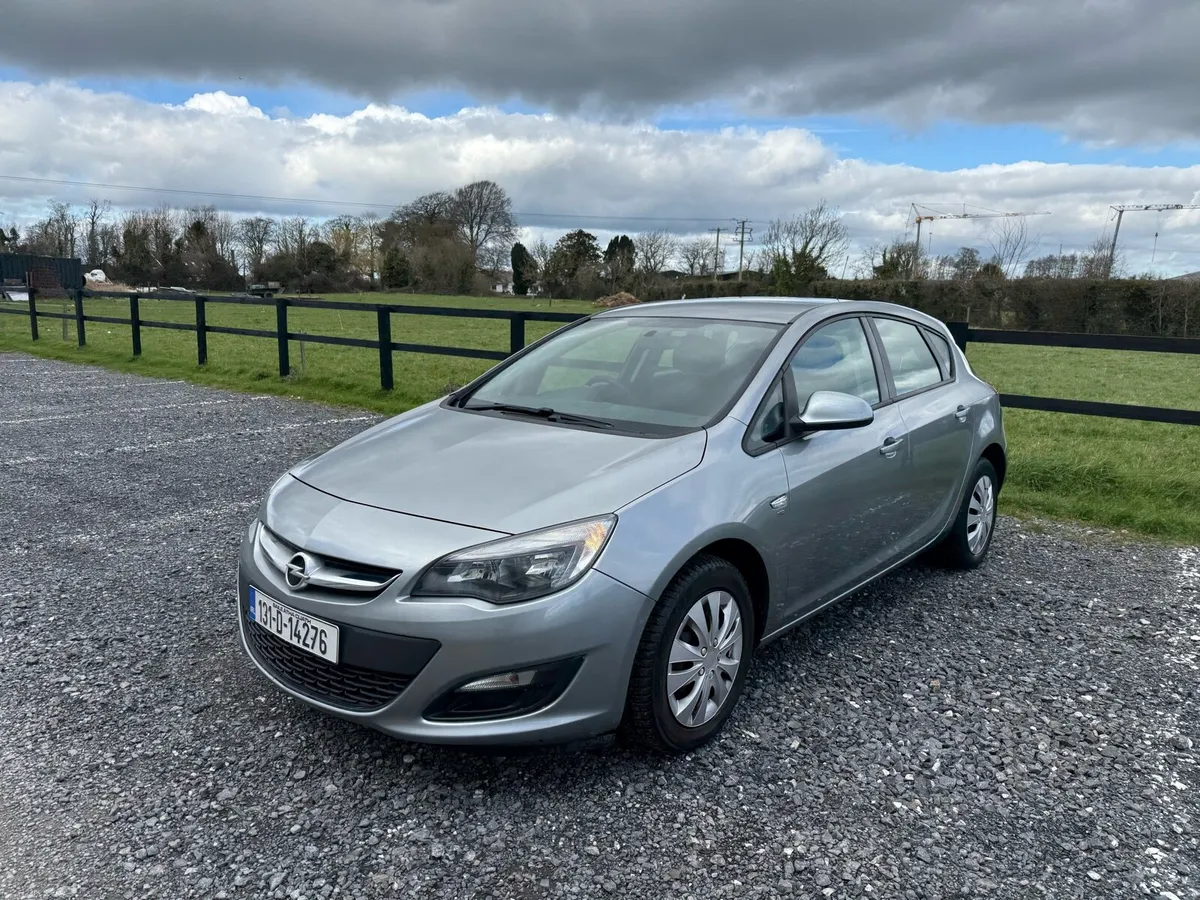 2013 Opel Astra 1.4 petrol - Image 3
