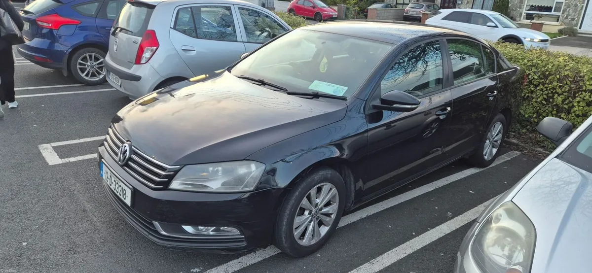 Volkswagen Passat 2012 - Image 2