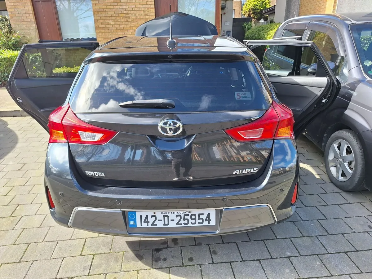 Toyota Auris 2014 - Image 2