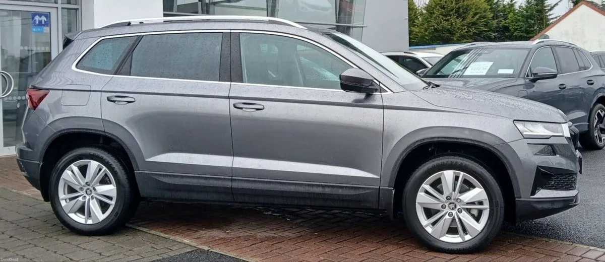 Skoda Karoq SELECTION 2.0TDI 115HP **HEATED FRONT - Image 3