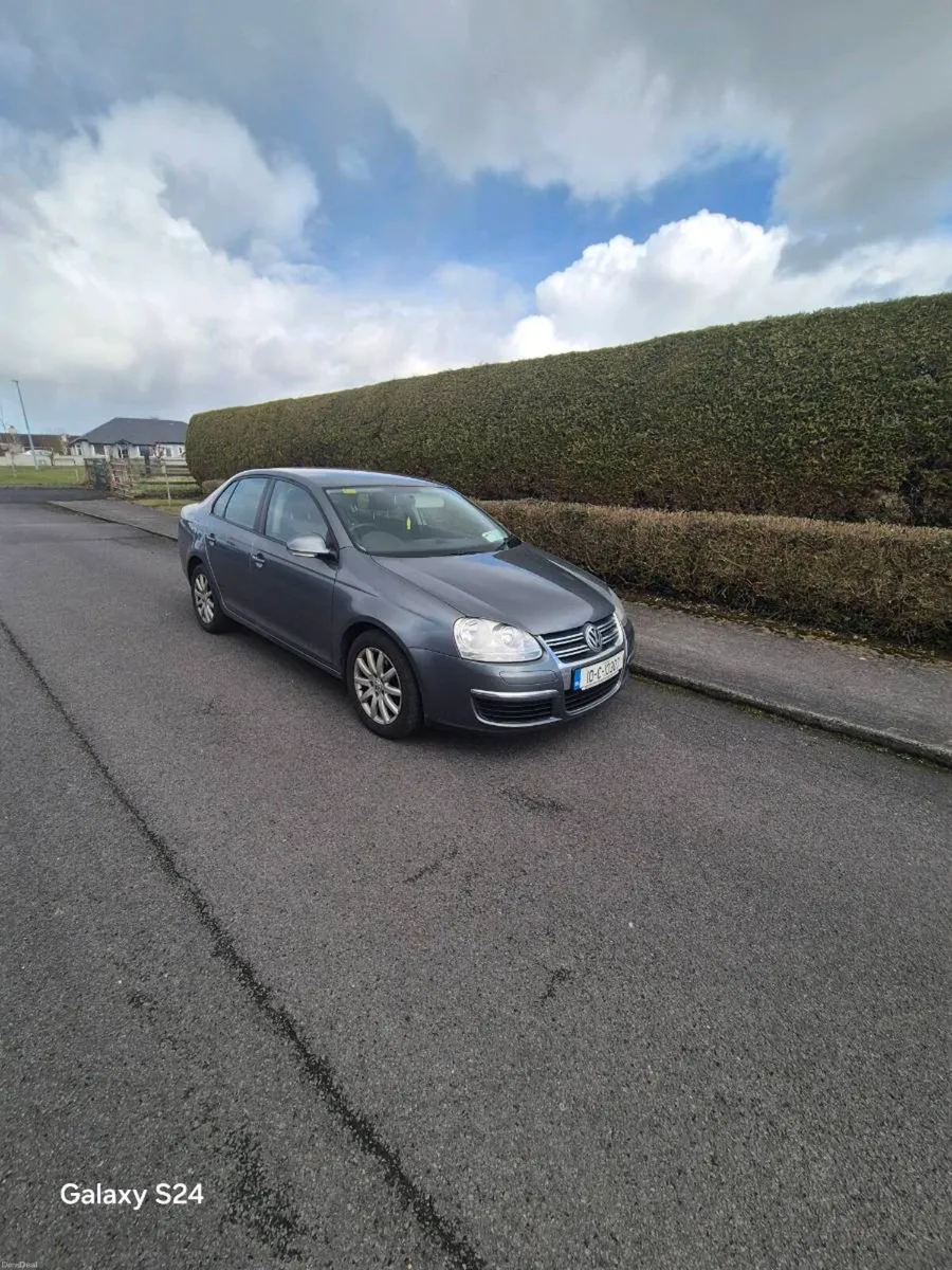 Volkswagen  Jetta  2010 - Image 1