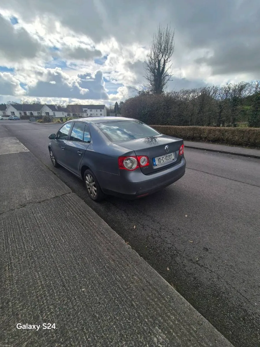 Volkswagen  Jetta  2010 - Image 3